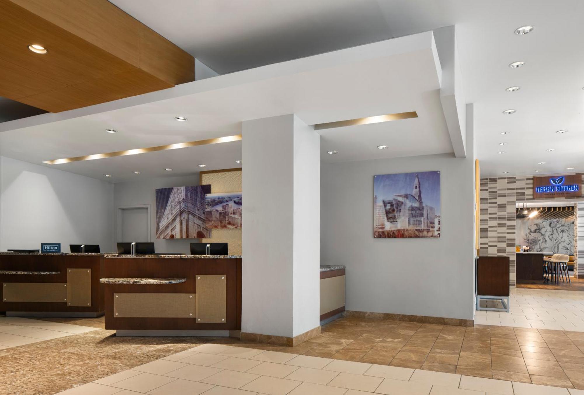 Hotel Doubletree By Hilton Hartford Downtown Exterior foto